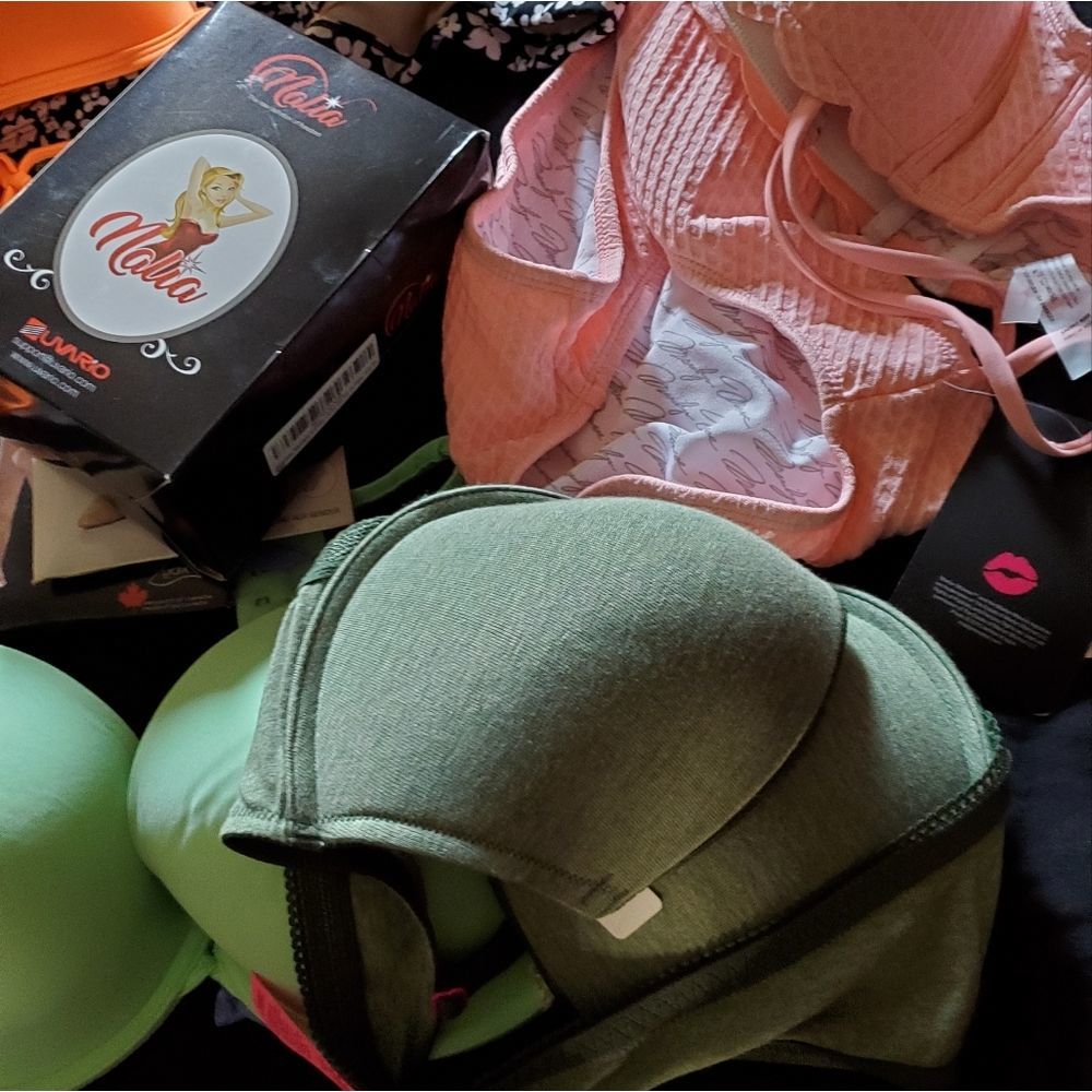 *BONUS ITEMS* 20 + 2 item mystery destash boxes! Surprise blind boxes! - Picture 7 of 11